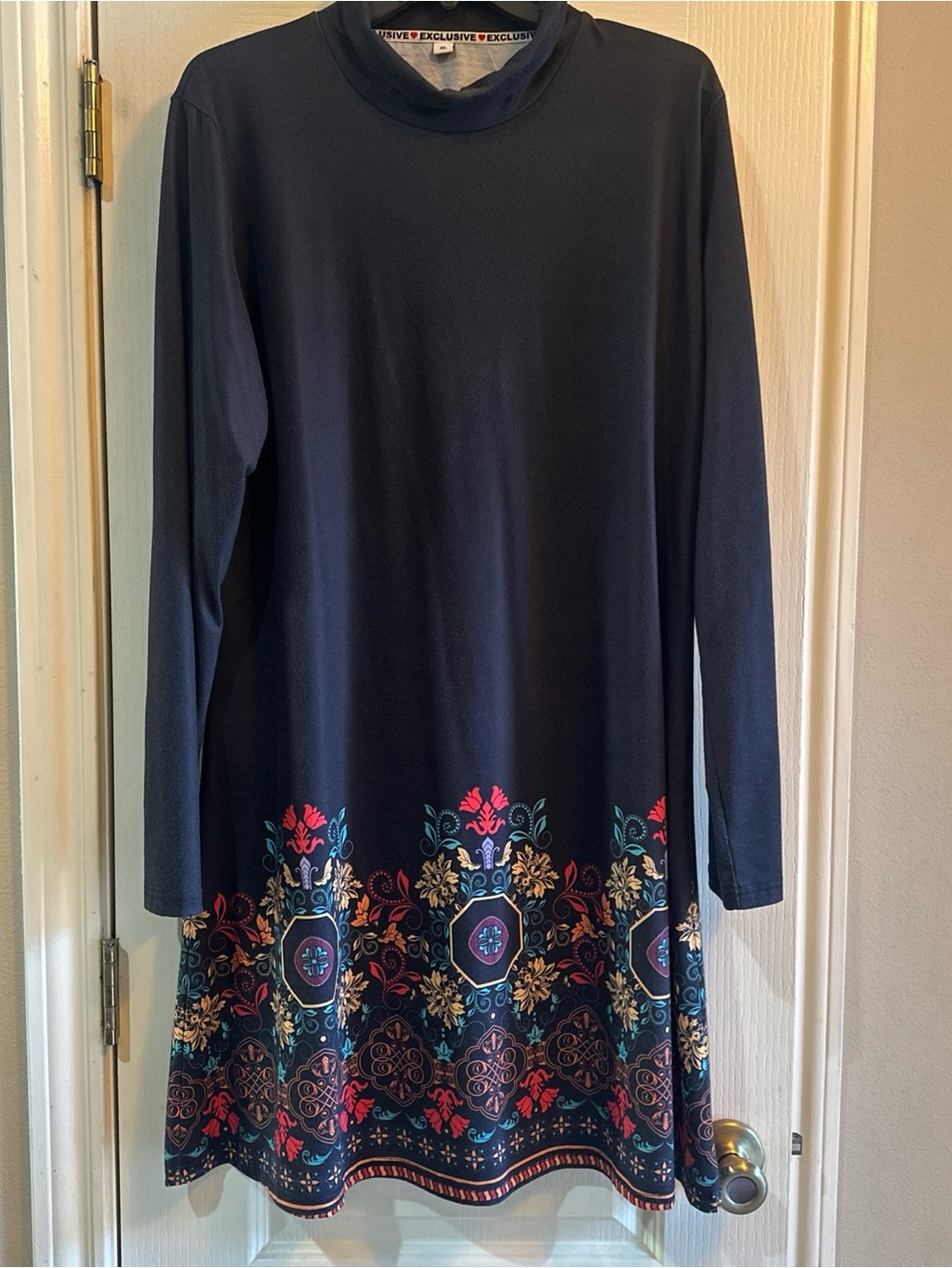 Exclusive Dark Grey/ Blk Long-Sleeve Border Print Dress